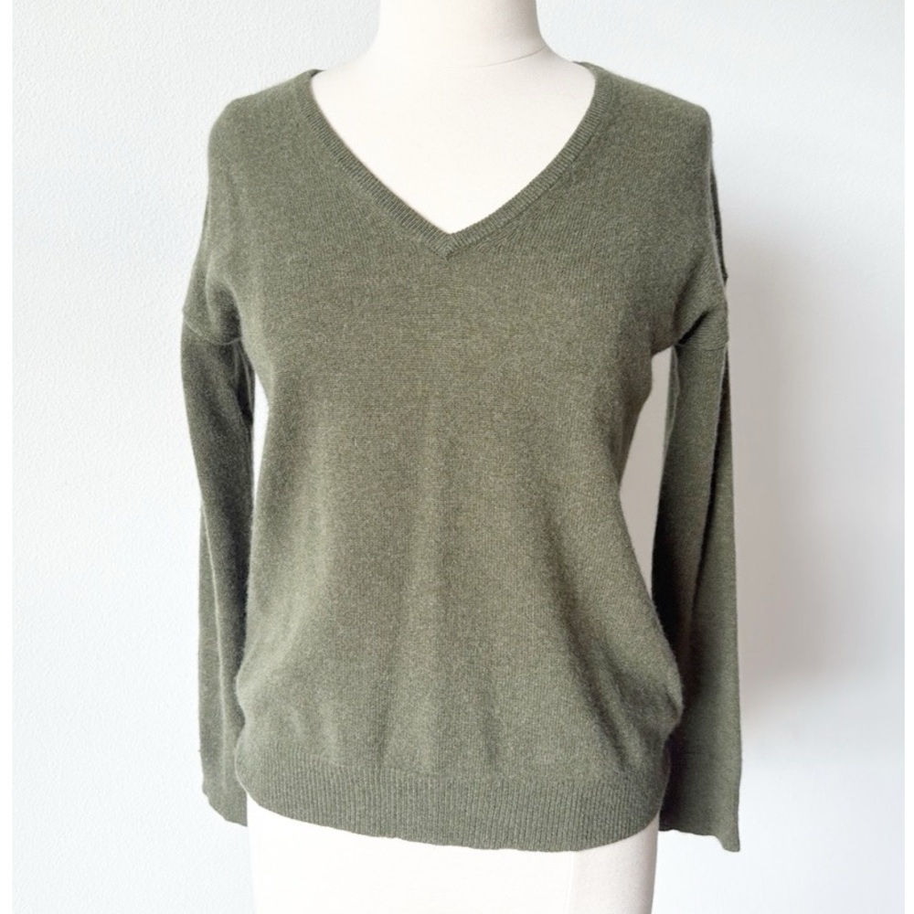 100% Cashmere Olive Green V-Neck Women's Sweater